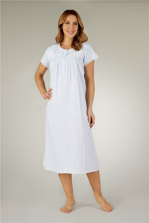slenderella Classic Oval Embroidered Lace 45" Woven Nightdress ND3260