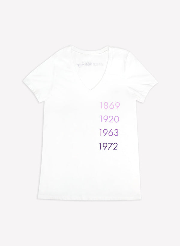 Smart & Sexy Empowered Graphic V-Neck Shirt | Dates