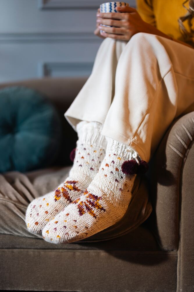 Sockshop ELLEWomens Chunky Sherpa Lined Cosy Moccasin Socks With Pom Pom