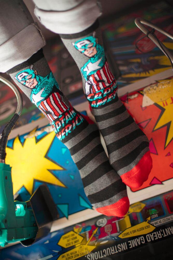 sockshop Film & TV CharactersMens Cotton Marvel Captain America Mix Socks 3-Pair