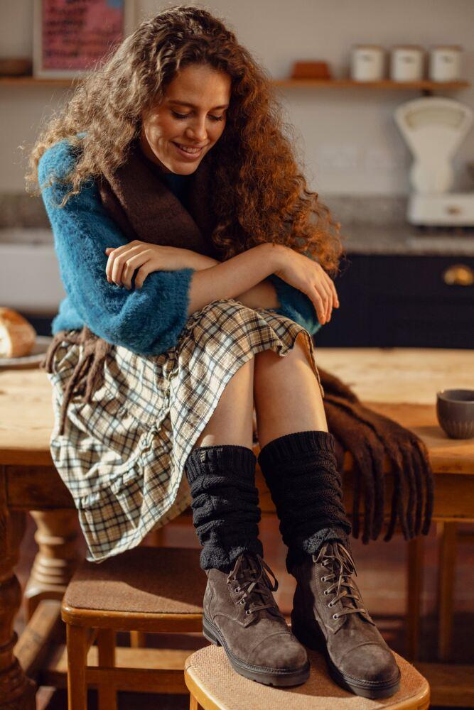 Sockshop ELLEWomens Lace Knit Leg Warmers