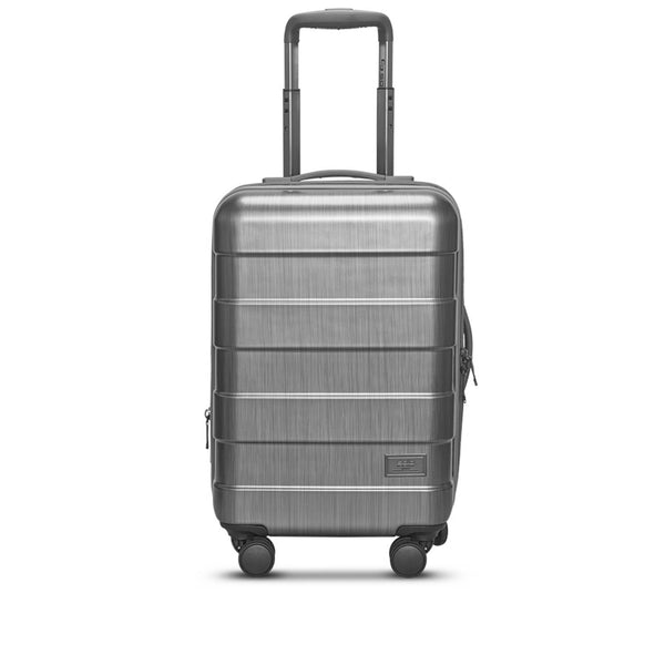 solo new york Re:serve Carry-On Spinner