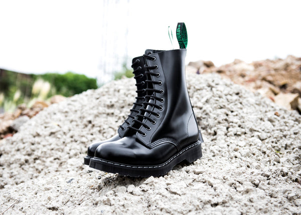 Solovair Black Hi-Shine 11 Eye Derby Boot