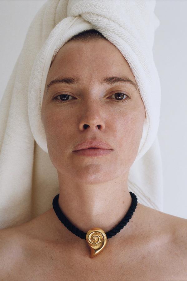 sophie buhai 18k gold nautilus collar