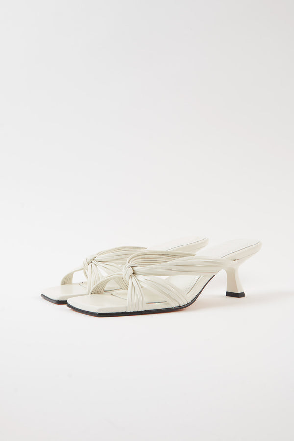 Souliers Martinez AMANDAWhite Woven Leather Sandals