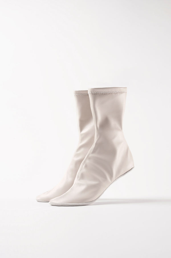 Souliers Martinez CARLAWhite Faux Stretch Leather Socks