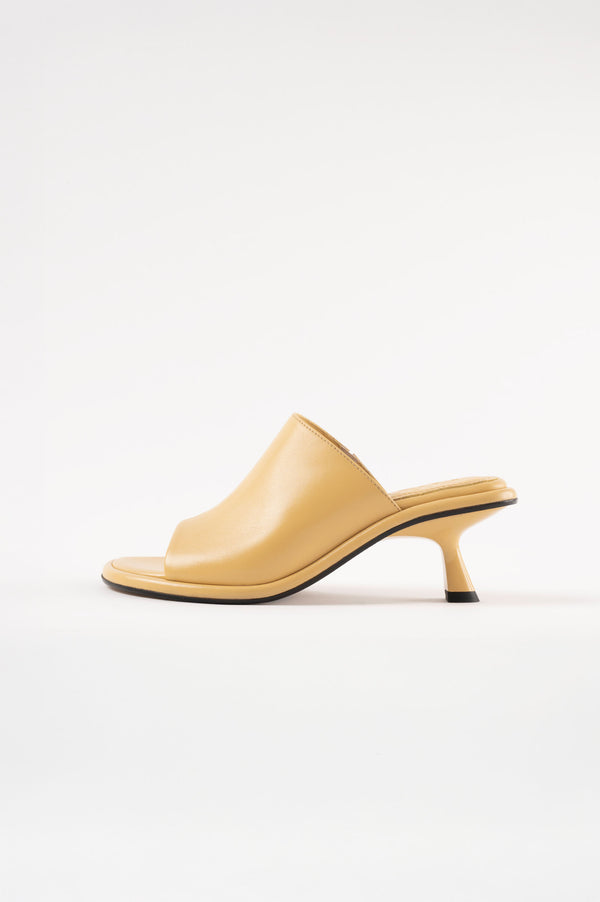 souliers martinez MARIZALight Yellow Leather Sandals