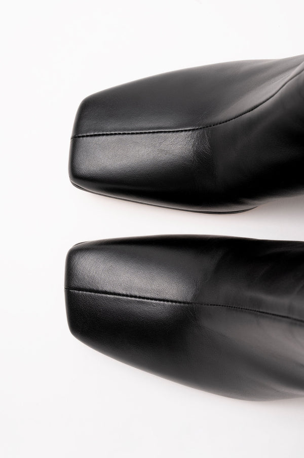 Souliers Martinez AKIRABlack Leather Ankle Boots