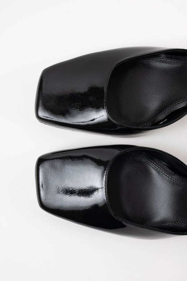 Souliers Martinez SVETLANABlack Patent Leather Pumps