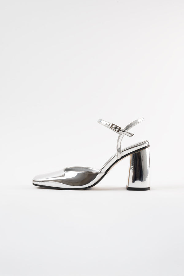 souliers martinez SVETLANASilver Mirror Faux Leather Pumps
