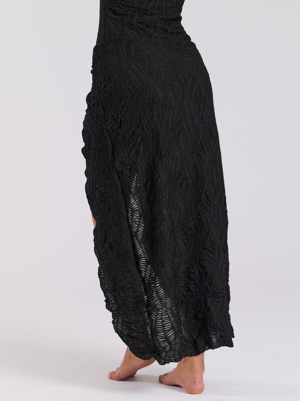 South Beach Vacay Beach Skirt In Textured Black