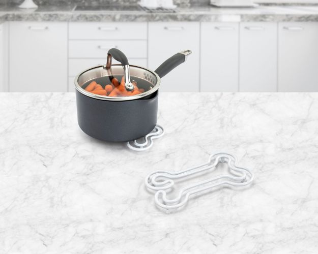 Spectrum Diversified Dog Bone Trivet - White