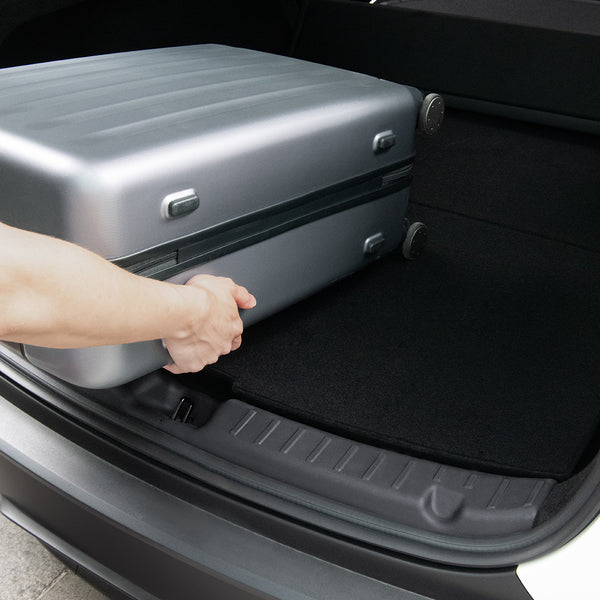 Spigen Trunk Sill Guard