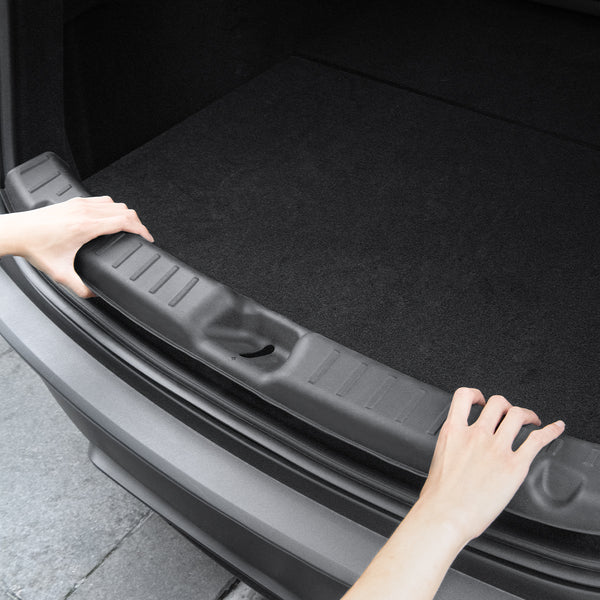 Spigen Trunk Sill Guard