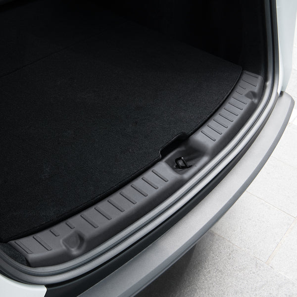 spigen Trunk Sill Guard