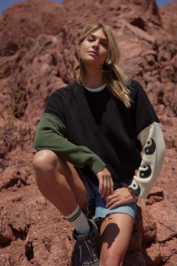 spiritual gangster Yin Yang Stack Lyric Sweater BLACK MULTI