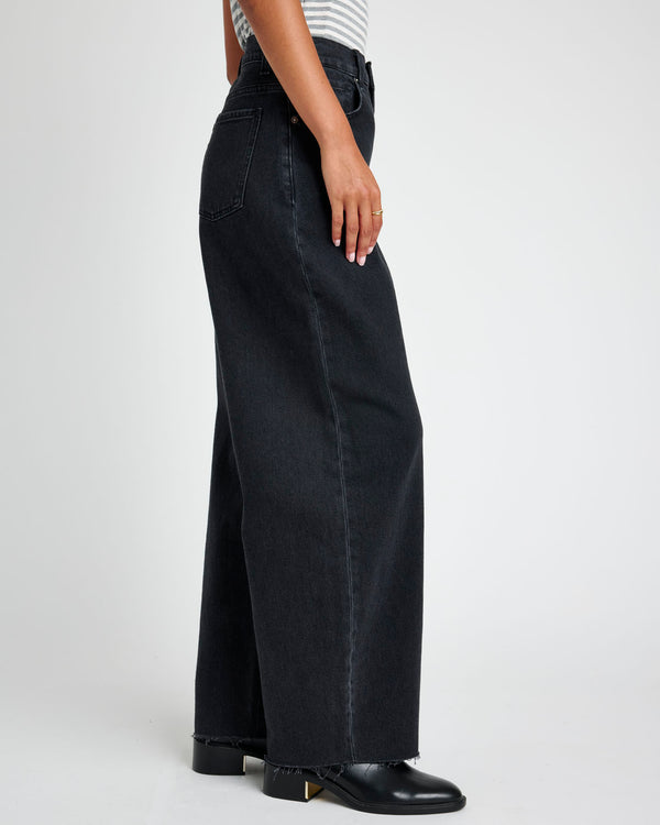 Splendid Carson Barrel Leg Jean In Black Rinse