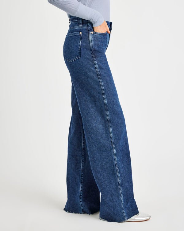 Splendid Light Wash Straight Leg Raw Hem Jean