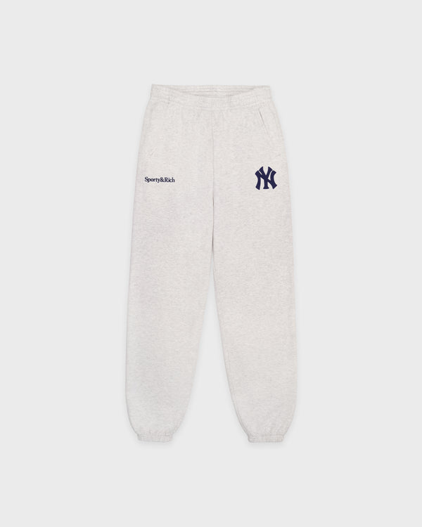 sporty & rich Heritage Yankees Serif Sweatpant - Heather Gray/Navy