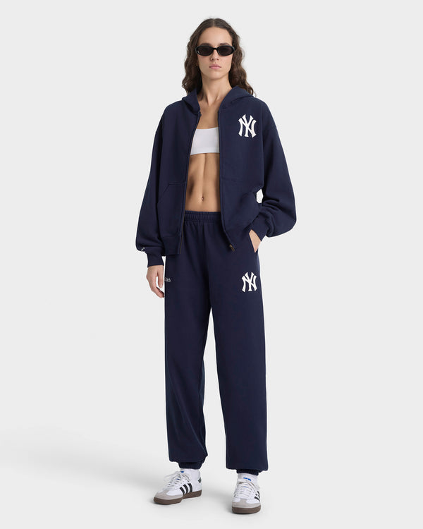 Sporty & Rich Heritage Yankees Serif Sweatpant - Navy/White
