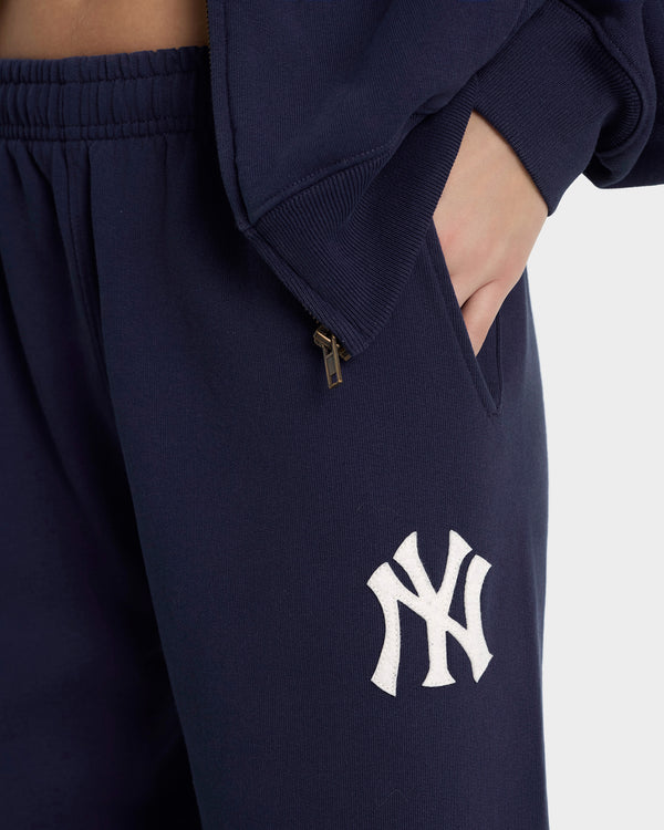 Sporty & Rich Heritage Yankees Serif Sweatpant - Navy/White