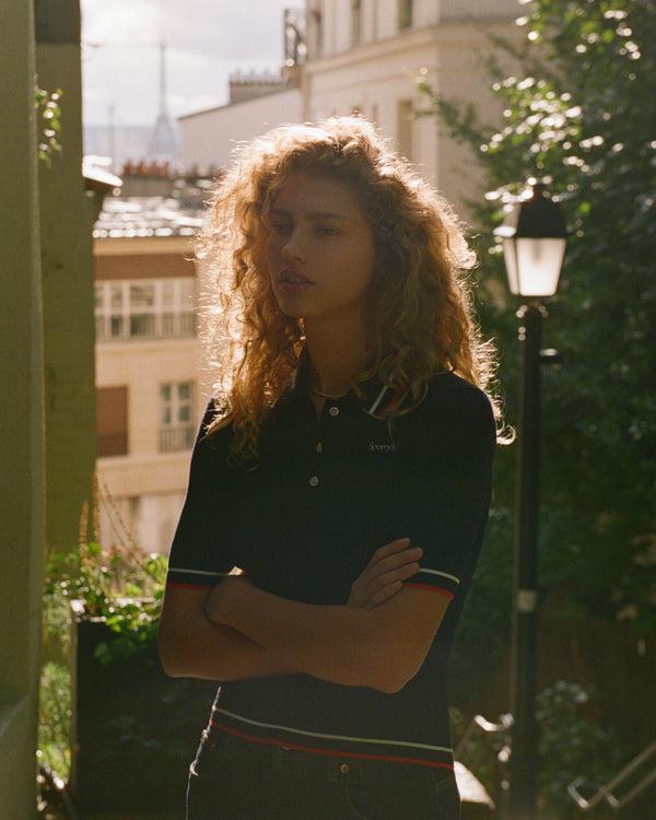 Sporty & Rich Serif Logo Mini Cable Polo - Navy/Off White/Red