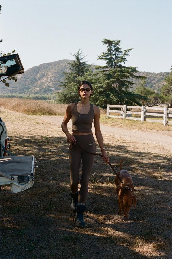 Sporty & Rich Serif Logo Sports Tank - Toffee/White