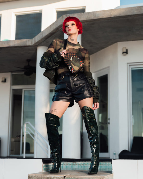 Sprayground EXTERIOR GOLD ZIP POCKET SHARKS IN PARIS BACKPACK SLING