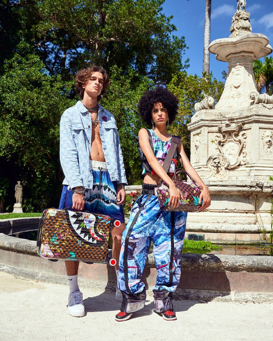 Sprayground GARDEN OF SHARKS SHARKNAUTICS HARDSHELL CARRY-ON LUGGAGE