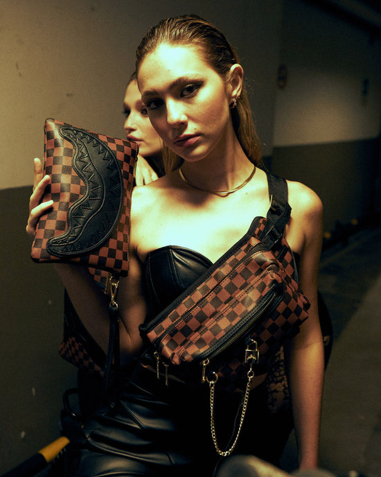 Sprayground HENNY LOCK SHARKS IN PARIS CROSSOVER CLUTCH