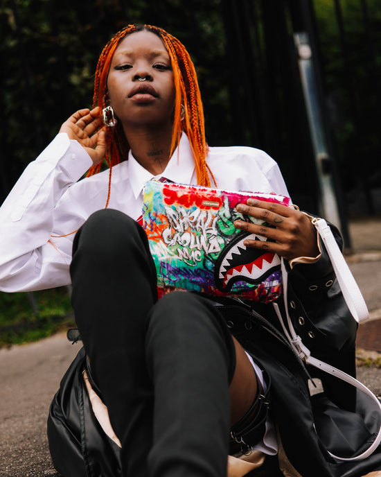 Sprayground LE MONDE DES GRAFFITIS CROSSOVER CLUTCH