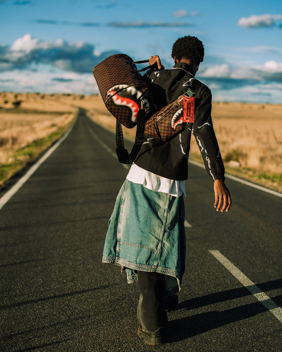 Sprayground SHARKS IN PARIS BLUR EFFECT SAVVY CROSSBODY