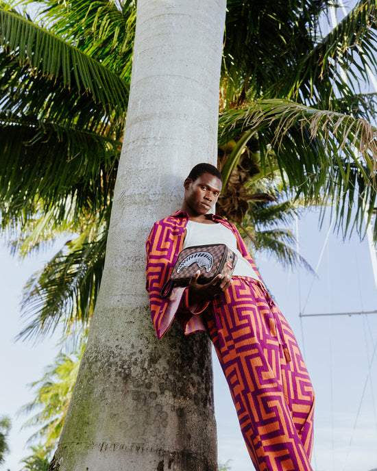 Sprayground SHARKS IN PARIS CLEAR FOR TAKEOFF TOILETRY BAG