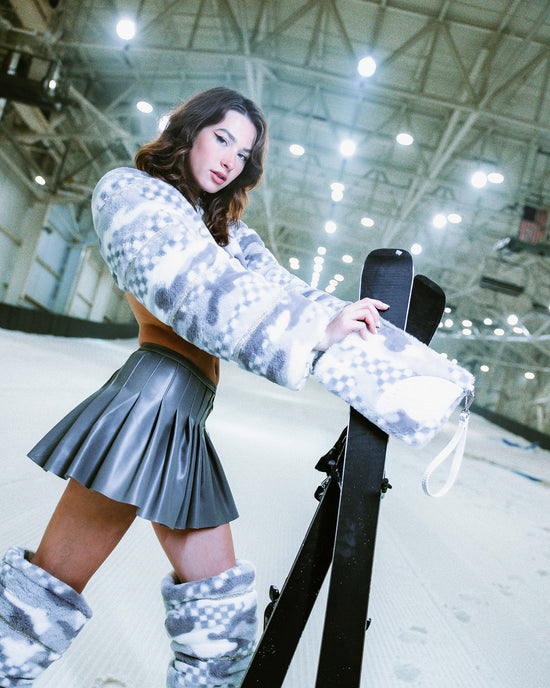 Sprayground 3AM PLUSH SWISS ALPS CROSSOVER CLUTCH