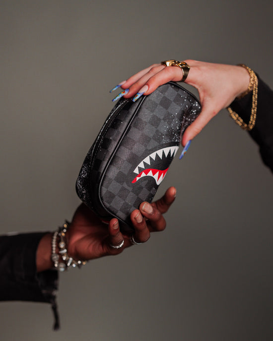 Sprayground SCRIBBLE DRIBBLE CHECK POUCH