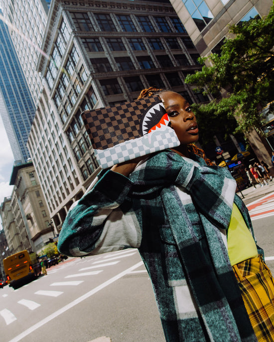 Sprayground UNSTOPPABLE ENDEAVORS II CROSSOVER CLUTCH