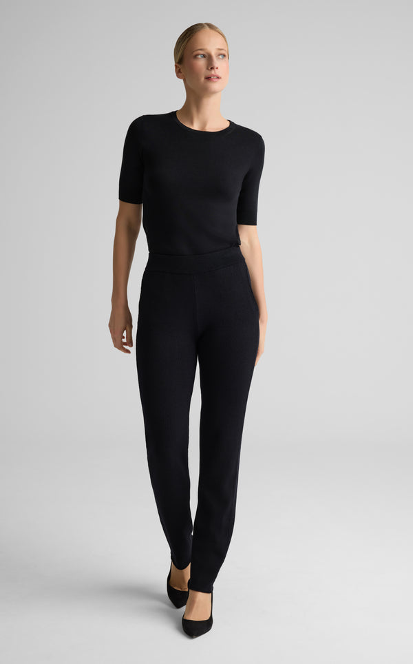 st. john Isabel Full Length Pant in Legacy Crepe Knit BK00