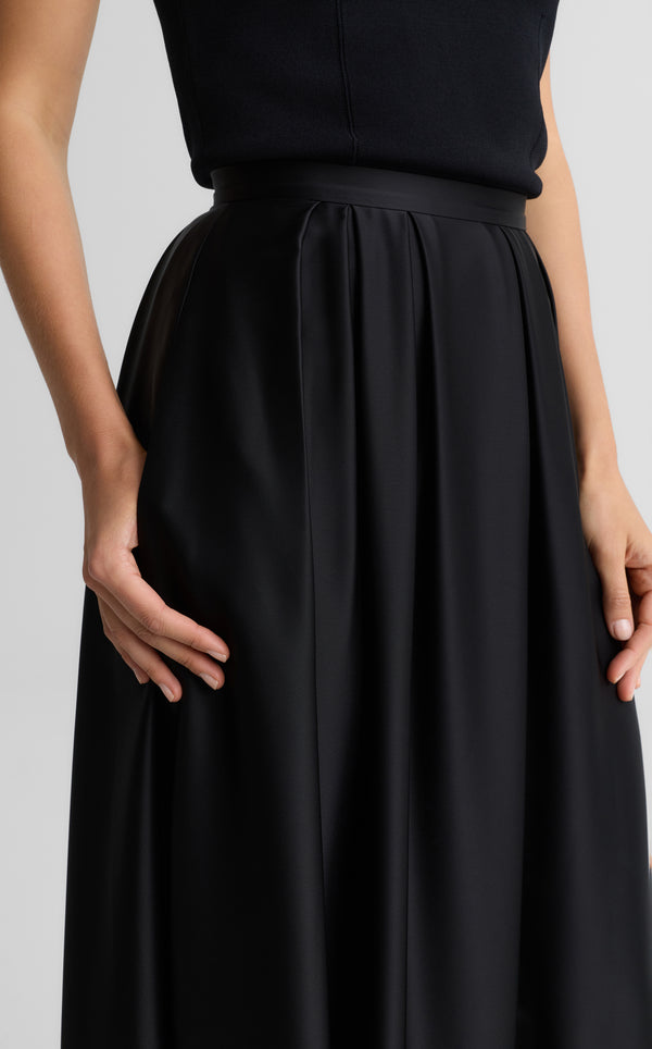 St. John Bethany Skirt In Liquid Satin BK00