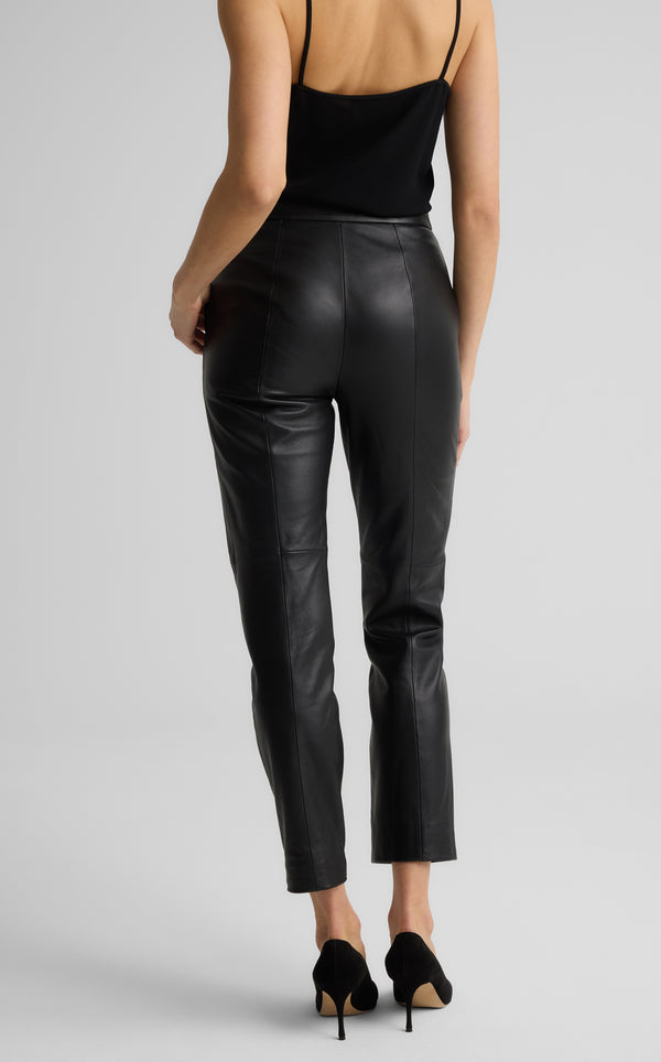 St. John Leona Pant In Leather BK00