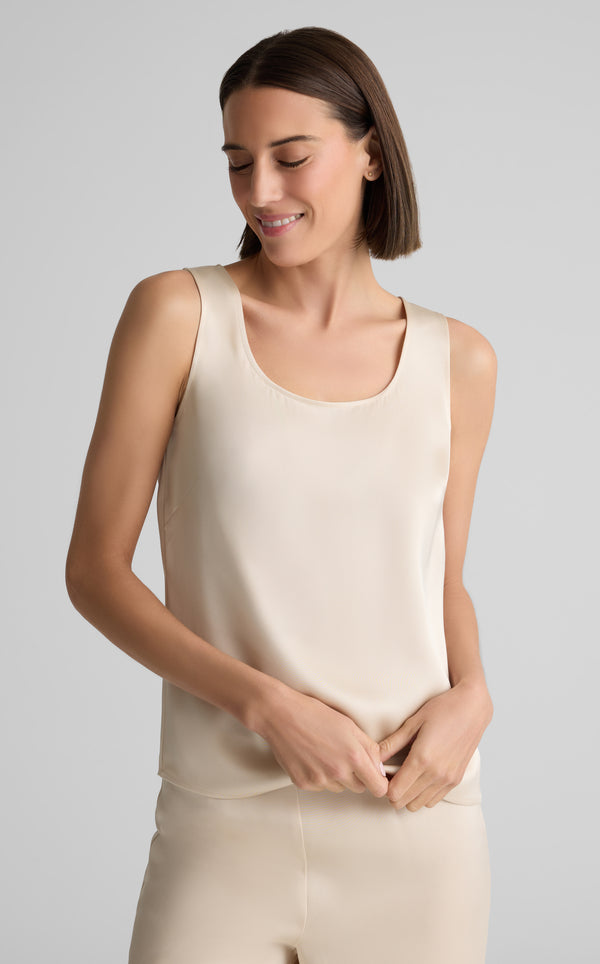 st. john Liquid Satin Shell - Champagne CHMG