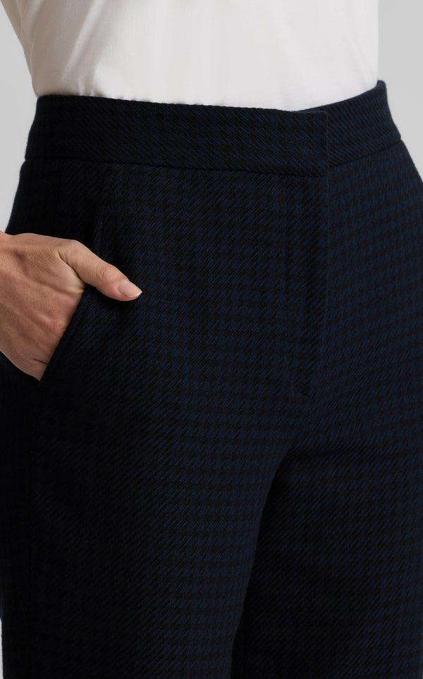 St. John Logan Pant In Stretch Houndstooth BKNV