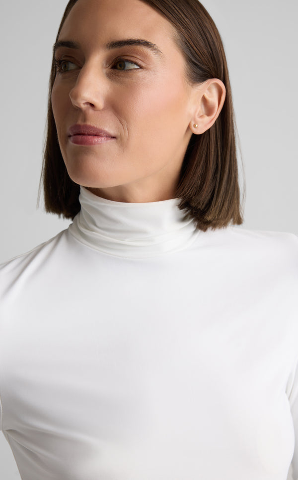 St. John Long Sleeve T-Neck Shell WH00