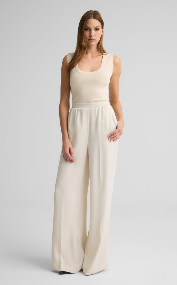 st. john Tabitha Pant in Satin Back Crepe EC00