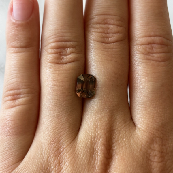 Starling BESPOKE 3.19CT BROWN-PINK COLOR CHANGE SAPPHIRE