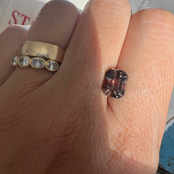 Starling BESPOKE 3.19CT BROWN-PINK COLOR CHANGE SAPPHIRE