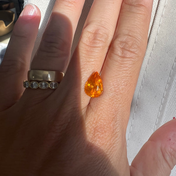 Starling BESPOKE 5.21CT YELLOWISH-ORANGE PEAR SAPPHIRE