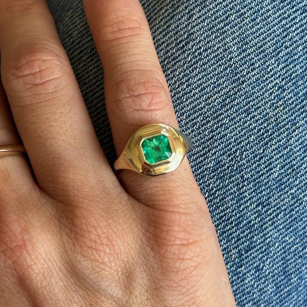 Starling 0.91CT MUZO EMERALD RIPPLE RING