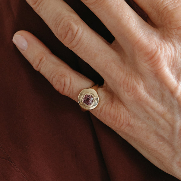 Starling 1.06CT CLAY PINK SAPPHIRE RIPPLE RING