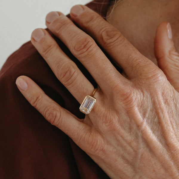 Starling 4.43CT ETHIOPIAN PINK BERYL BEZEL RING