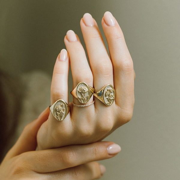 Starling APRIL BIRTH FLOWER SIGNET RING